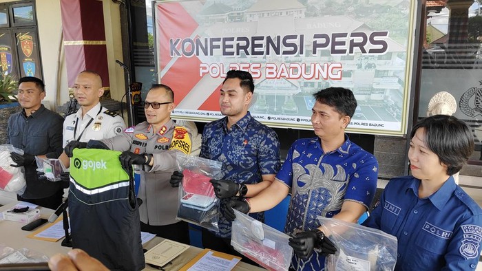 3 WNA Di Bali Di Tangkap Usai Bikin Konten Tak Pantas Pakai Jaket Ojol