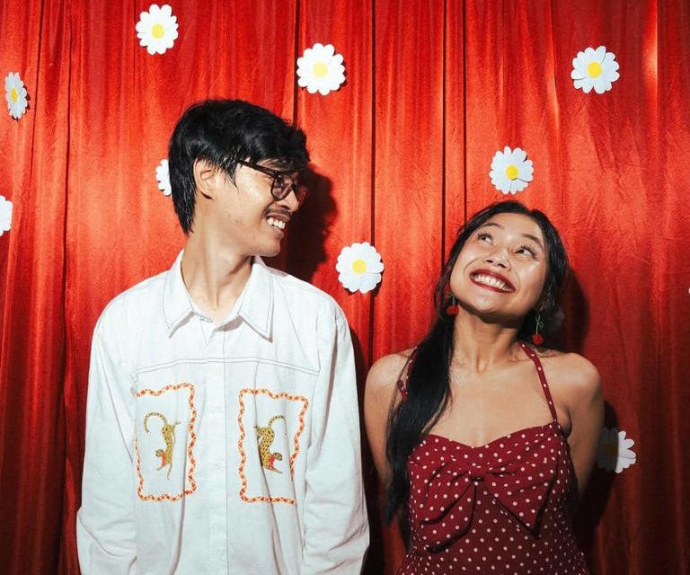 Cinta Berbalut Merah: Pila Novila Cantik Di Lamaran Aulion