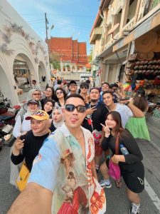 Seru Banget! Denny Sumargo Ajak Tim Jalan-Jalan Ke Thailand