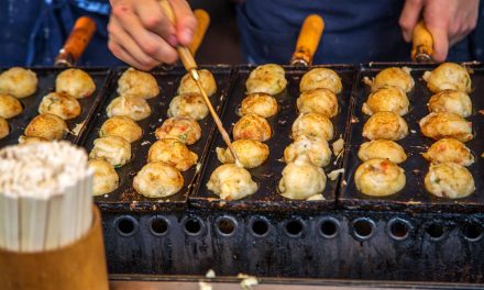 Takoyaki: Jajanan Kuliner Jepang Yang Lembut Dan Gurih