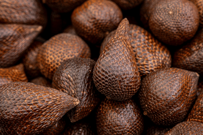 Tenggorokan Lagi Tak Enak? Pikir-Pikir Dulu Sebelum Makan Salak